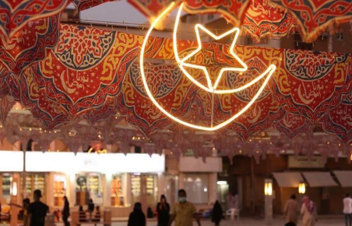 الطائف .. "سوق البلد" يستقبل رمضان بالزينة والأضواء