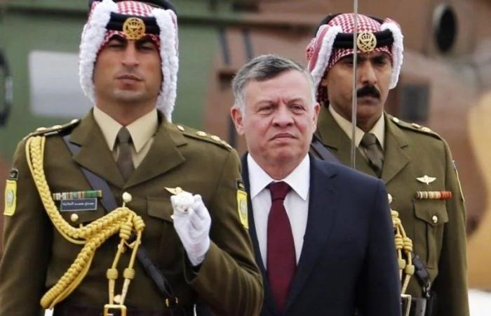 ملك الأردن يوكل عمه الأمير الحسن في التعامل مع الأمير حمزة