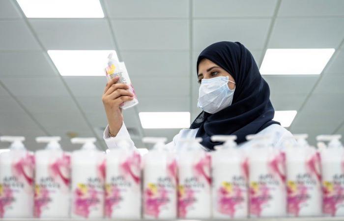 بأيدي نساء سعوديات.. أرامكو تدشن مصنع الورد الطائفي "روزيار"