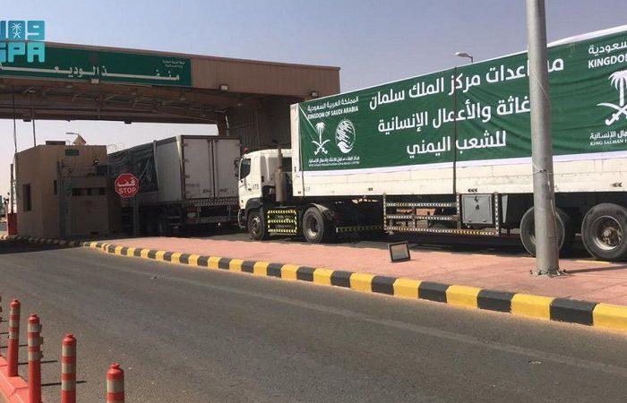 بالصور.. عبور 12 شاحنة منفذ الوديعة متوجهة لعدة محافظات يمنية