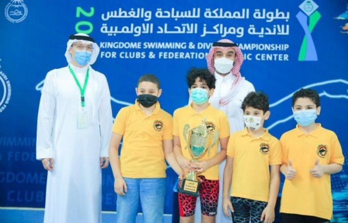 وزير الرياضة يتوج الفائزين ببطولة المملكة للسباحة والغطس