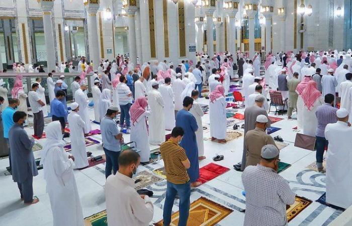 في أجواء إيمانية واحترازية.. أداء صلاة التراويح بالمسجد الحرام في أولى ليالي رمضان