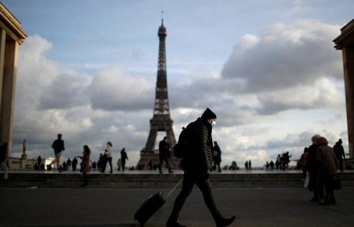 فرنسا تسجل 43,505 إصابة و297 حالة وفاة إضافية بـ"كوفيد-19"