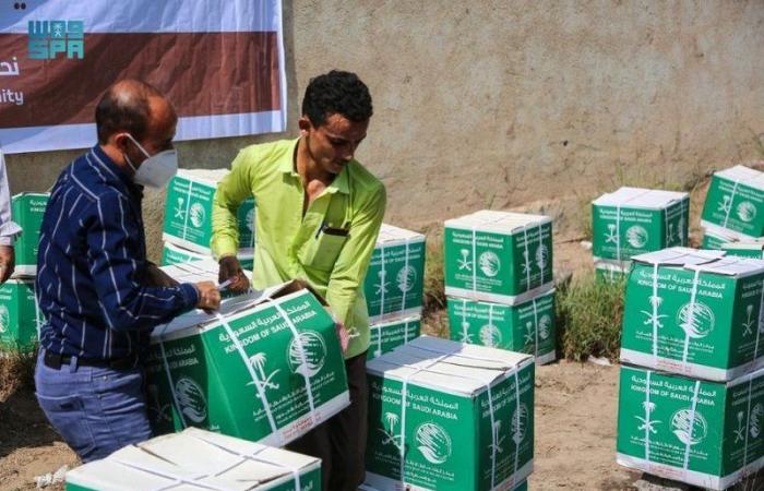 مركز الملك سلمان للإغاثة يواصل تقديم السلال الغذائية في اليمن ولبنان وتشاد وموريتانيا