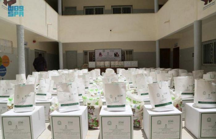 لليوم الرابع.. "الشؤون الإسلامية" تواصل توزيع السلال الغذائية في داكار