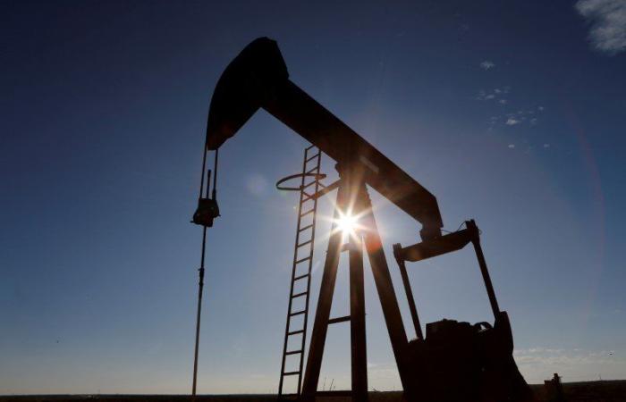 بلومبيرغ تتوقع ارتفاع أسعار النفط بسبب نفاد المخزون.. برنت بـ 74 دولاراً