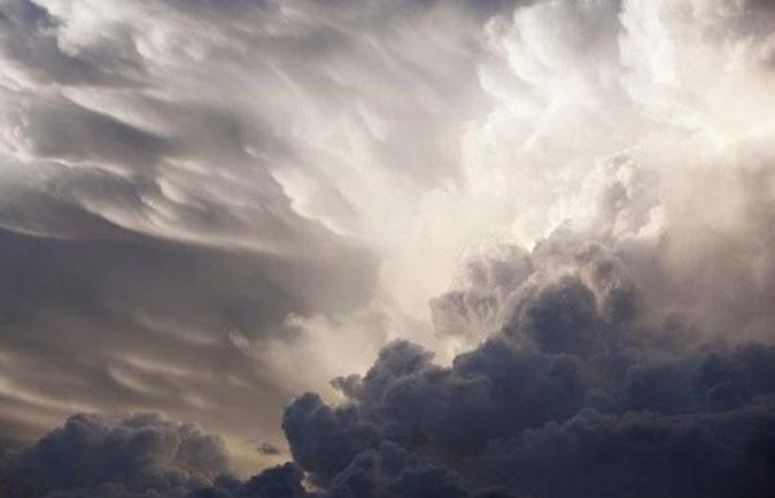 "الأرصاد": تقلبات جوية تشهدها معظم مناطق المملكة ابتداءً من يوم غدٍ الجمعة
