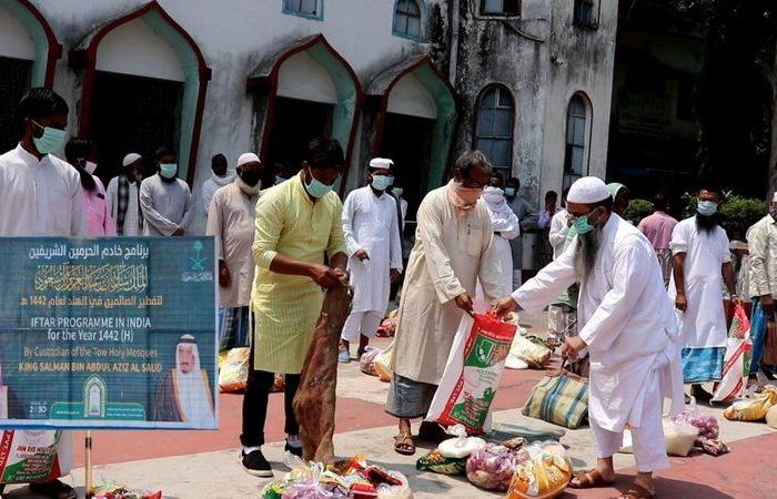 برنامج خادم الحرمين لتفطير الصائمين يواصل توزيع السلات الغذائية بالمدن الهندية