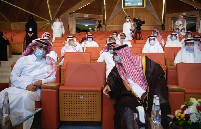 وزير الإعلام يكرّم رئيس وكالة الأنباء السعودية السابق بمناسبة تقاعده