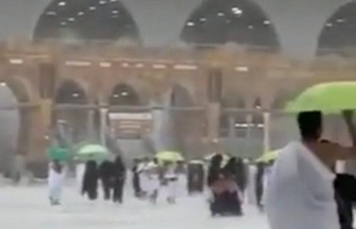 شاهد.. هطول الأمطار الغزيرة على ‫المسجد‬ الحرام