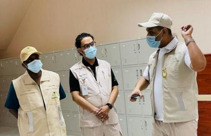 شاهد.. مدير مستشفى ينبع العام يتسلّم المقر الجديد للقاح "كورونا"