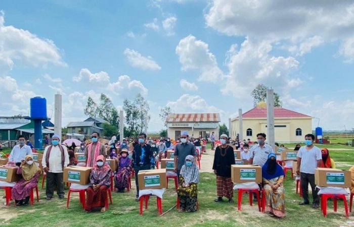 "الشؤون الإسلامية" تستكمل توزيع 1100 سلة غذائية في فيتنام
