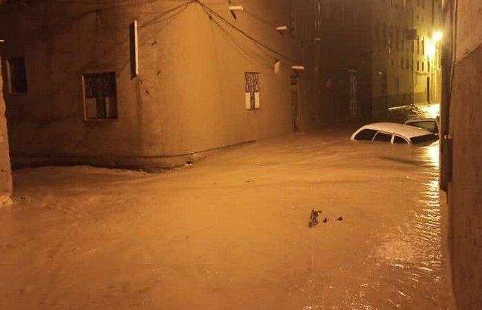 فيضانات اليمن.. شاهد مصرع 4 أشخاص وانهيار منازل وجرف سيارات