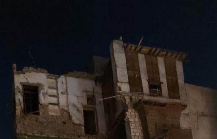 سقوط مبنى أثري في "جدة التاريخية".. و"الدفاع المدني" يباشر