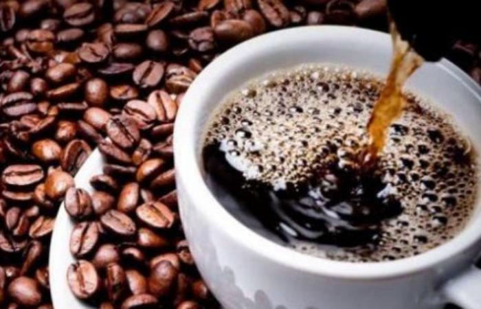 "استشارية باطنة" تحذر مرضى الكلي من الإفراط من شرب القهوة والشاي في رمضان