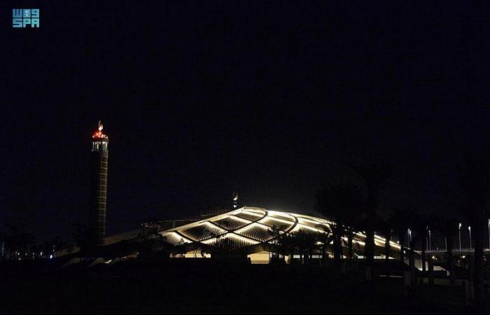 مسجد مطار الملك عبد العزيز تحفة معمارية مستوحاة من التراث الإسلامي