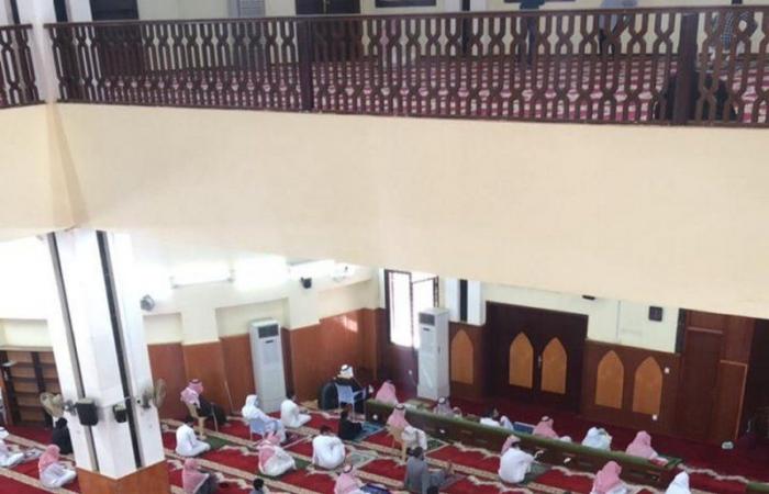 بالصور.. تطبيق البروتوكولات في الجوامع والمساجد خلال آخر جمعة من رمضان
