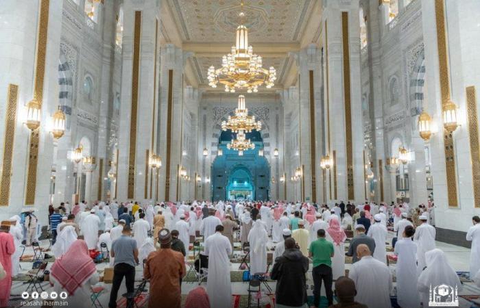 إدارة الحشود تعلن نجاح خطط التفويج في بيت الله الحرام ليلة 27 رمضان