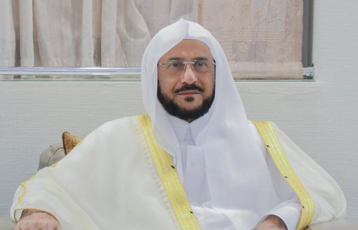 وزير الشؤون الإسلامية يوجّه الخطباء بحثّ المصلين على أخذ اللقاح