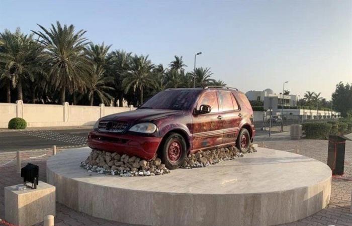 "الفيصل" وجّه بإزالة الأخيرة.. مجسمات سيارات الطائف وجدة في مقارنة لمواطنين