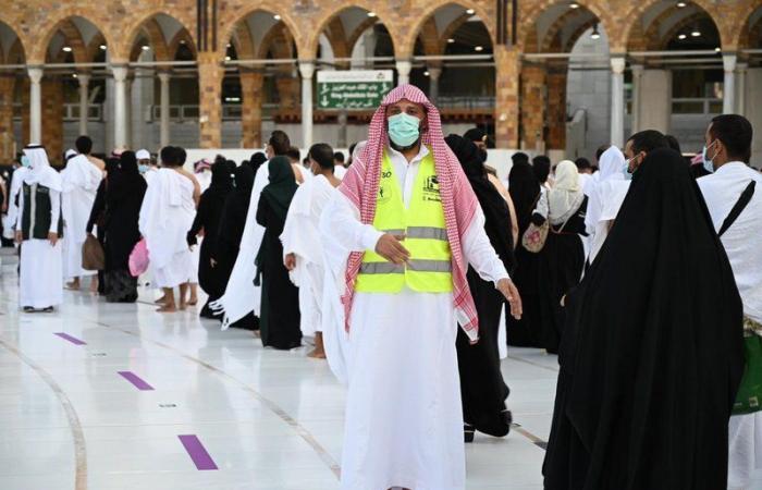 9 آلاف ساعة قدّمها 75 متطوعاً من "تعليم مكة" بالمسجد الحرام