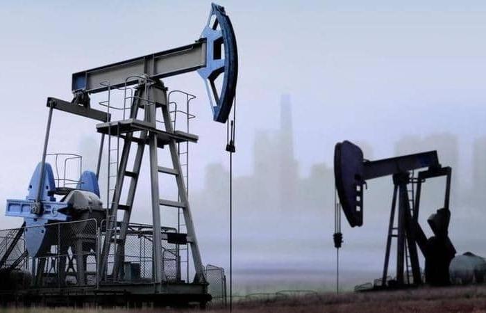 انخفاض أسعار النفط عن أعلى مستوياتها في 8 أسابيع