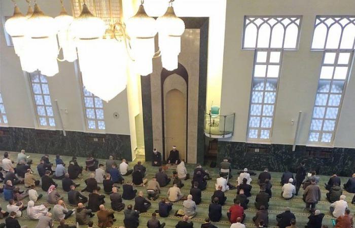 شاهد .. منظر بهي لمصليي العيد في سراييفو بجامع الملك فهد