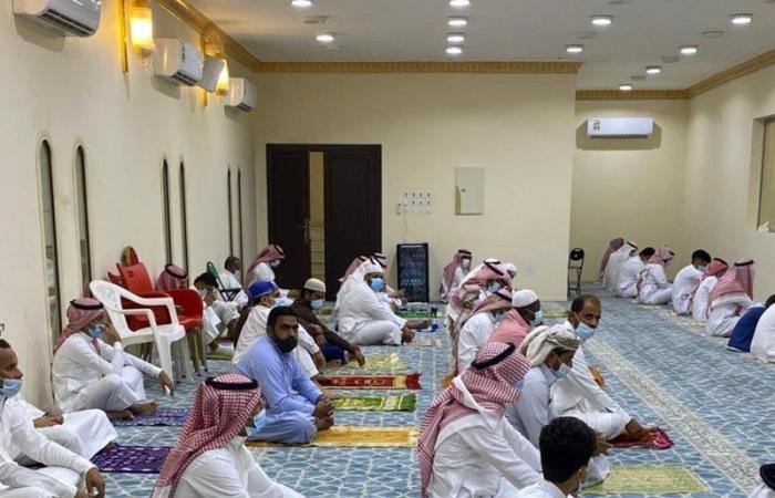 "الإسلامية" تغلق 5 مساجد مؤقتاً في منطقتين بعد ثبوت 5 حالات إصابة بكورونا بين صفوف المصلين