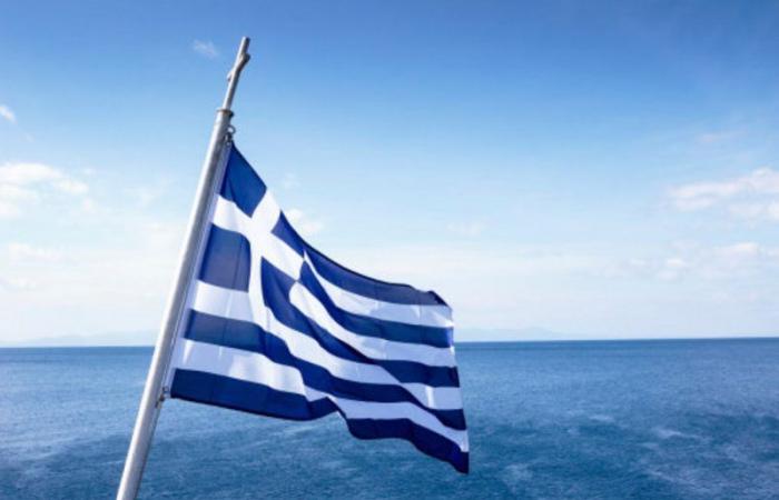 اليونان تسعى لجني ثمار الموسم السياحي بشعار "ودعنا غيوم الخوف السوداء"