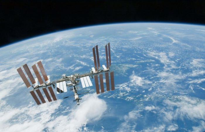 روسيا تهدد بالانسحاب من محطة الفضاء الدولية إذا لم ترفع أمريكا العقوبات عنها