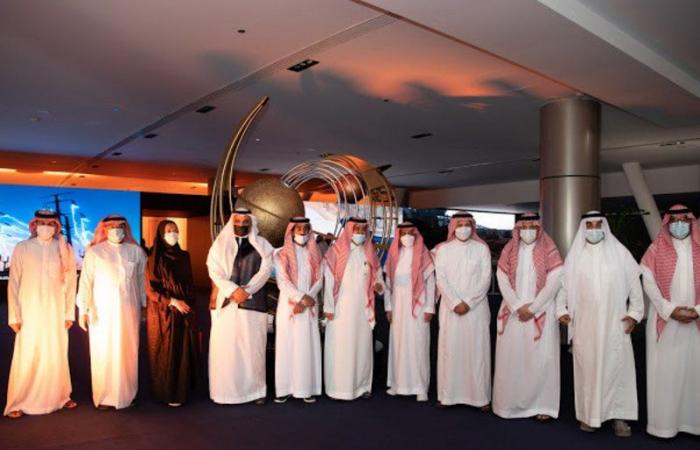 وفد من أعضاء غرفة جدة يزور معرض مشروعات منطقة مكة الرقمي
