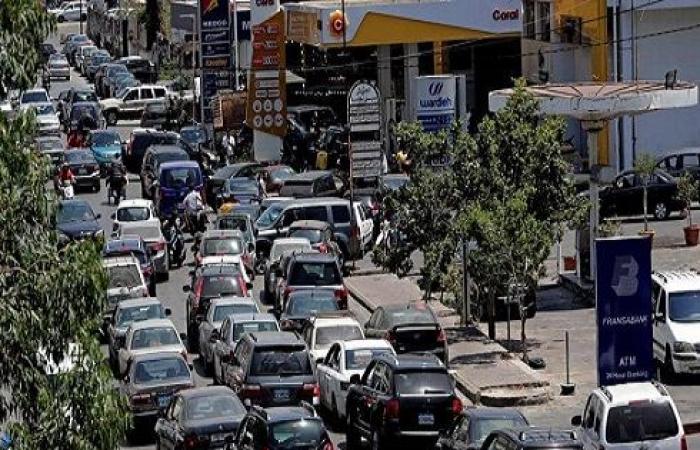 صيدليات ومحطات وقود تغلق أبوابها بسبب نقص الإمدادات في لبنان