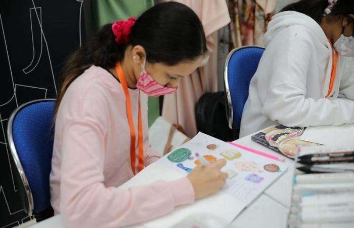 12 سعودية يتأهلن لممارسة فن الماكياج السينمائي والتعبير الفني بجدة