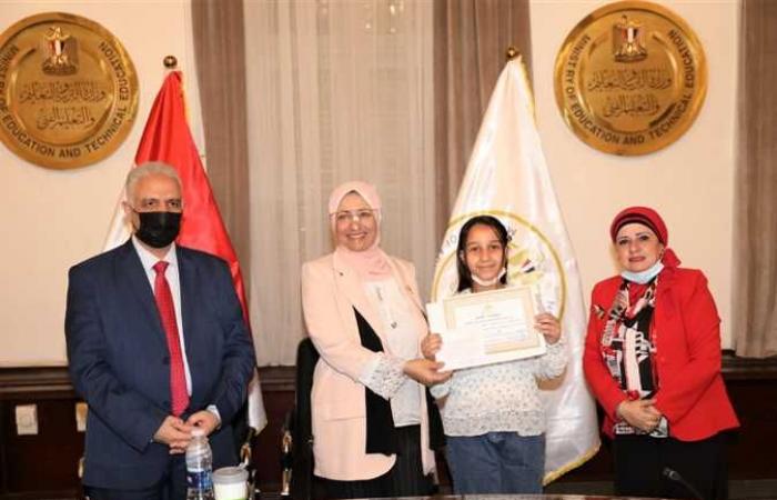 «التعليم» تكرم الطلاب الفائزين في مسابقة «كلنا مصريون»