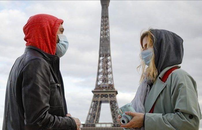 فرنسا تلغي إلزامية ارتداء الكمامات في الشوارع اعتبارًا من غد