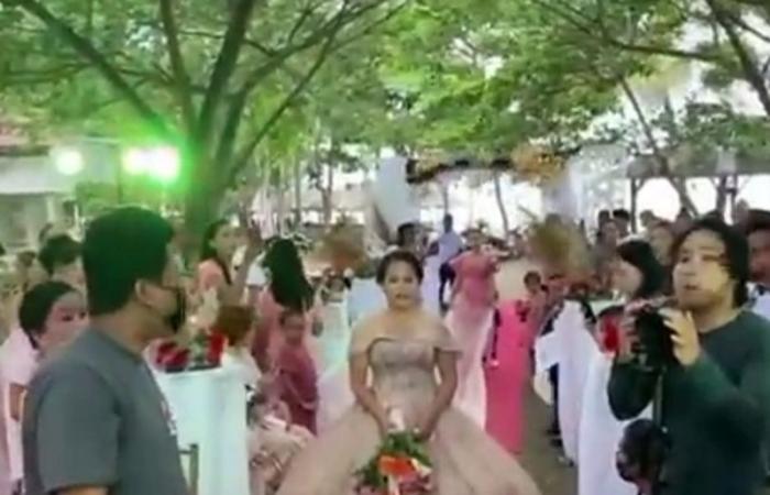 رجل تحت الفستان.. فيديو محرج لعروس في يوم زفافها