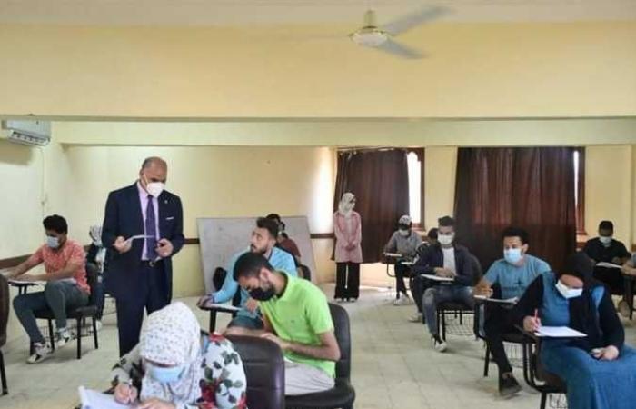 رئيس جامعة الأقصر يتابع سير الامتحانات في «الآثار والحاسبات والمعلومات»