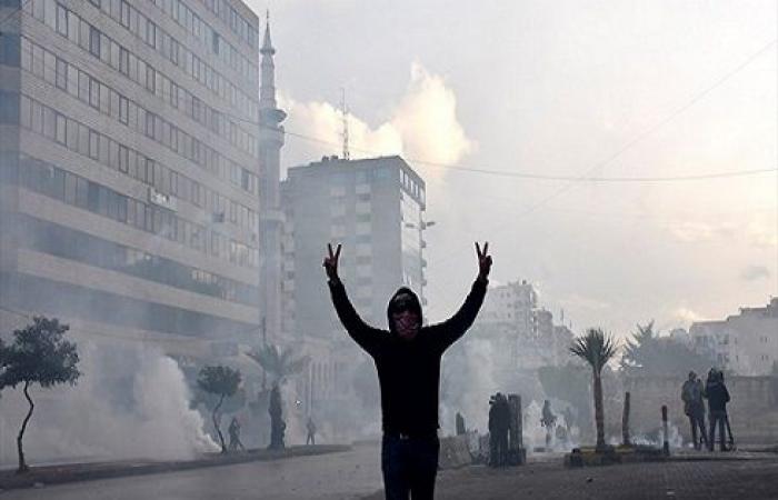 إضراب عام بلبنان لتشكيل حكومة إنقاذ.. وأحزاب بالسلطة تشارك