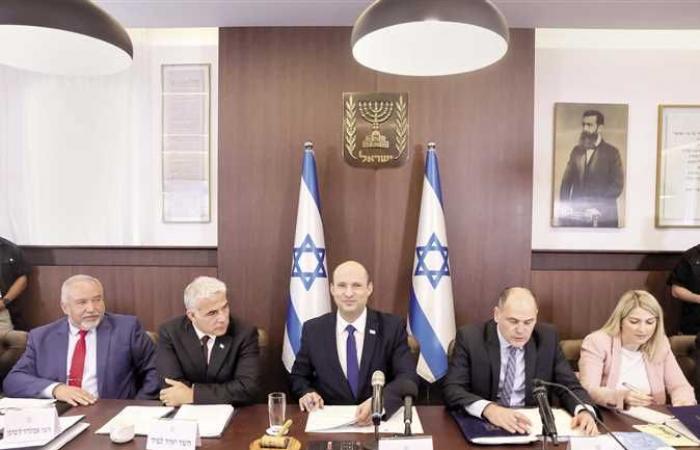 الحكومة الإسرائيلية الجديدة فى أول اجتماع: لجنة تحقيق بـ«صفقة الغواصات»