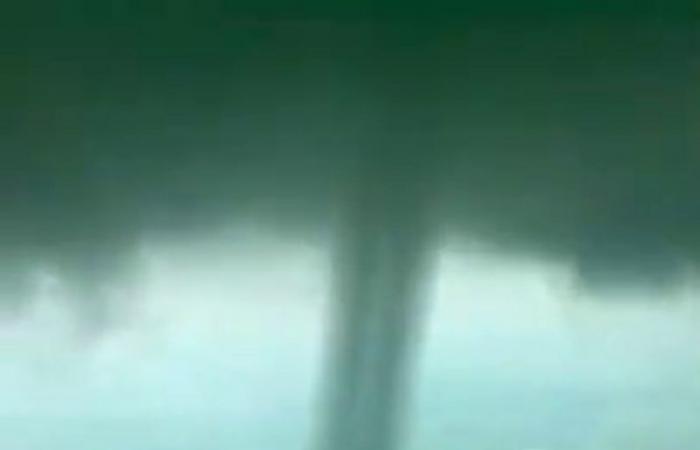 فيديو.. مواجهة مخيفة بين طيار أمريكي وإعصار "التنين"