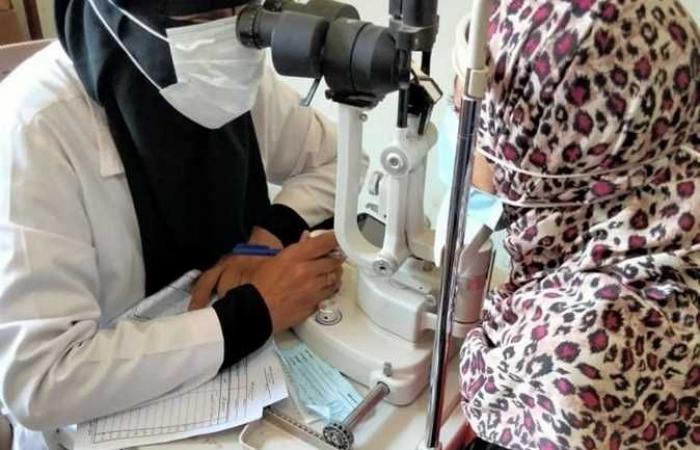 الكشف وتقديم العلاج لـ230 مواطنًا وتوفير 32 نظارة طبية في قافلة ببني سويف