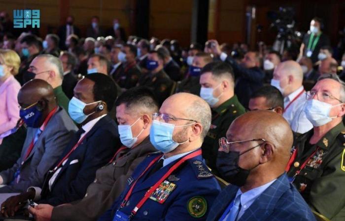 "الرويلي" يشارك بالمؤتمر الدولي للأمن بموسكو ويستعرض التعاون العسكري مع رئيس الأركان الروسي