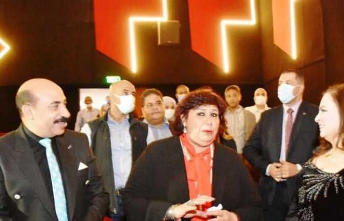 وزيرة الثقافة ومحافظ أسوان يفتتحان سينما ومسرح الصداقة