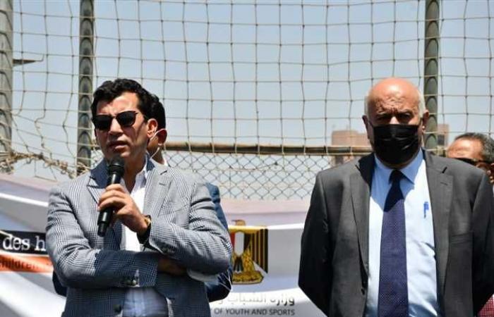 وزير الرياضة يبحث مع مجلس إدارة استاد القاهرة المشروعات الاستثمارية والإنشاءات الجديدة