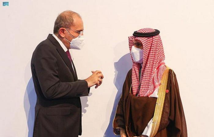 وزير الخارجية يستعرض مع نظرائه بالعراق والأردن دعم العلاقات الثنائية
