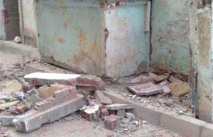 إصابة 3 أشخاص في انهيار شرفة عقار غرب الإسكندرية (صور)