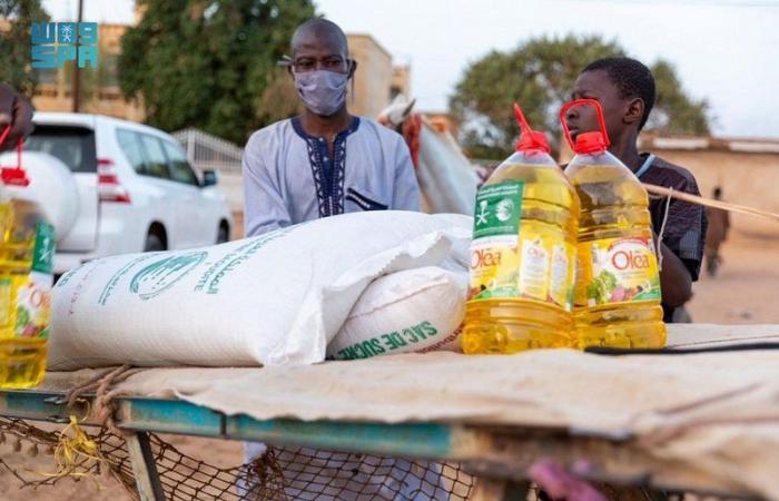 "إغاثي" الملك يوزِّع 350 طنًّا مواد غذائية للمتضررين من فيضانات السنغال