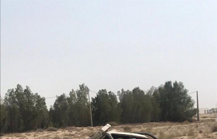نجاة وافد عربي بعد إسقاطه عمود إنارة قرب "بني سحار" بالقوز