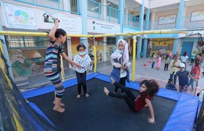 «نصنع البهجة لهم».. مخيمات «أونروا» تسعى لمحو آثار صدمات التصعيد على أطفال غزة