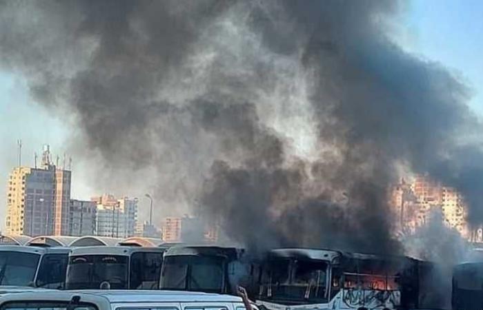 تفحم 4 أتوبيسات في حريق بجراج شرق الإسكندرية (صور)